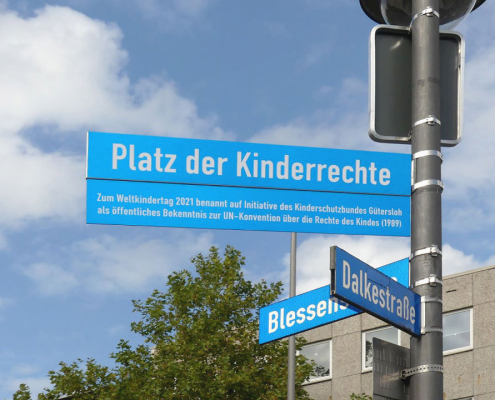 Platz der Kinderrechte - informelles Straßenschild