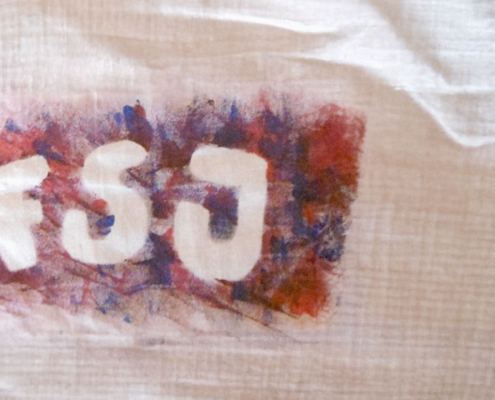 FSJ - Buchstaben mit Farben auf einen Jutestoff gemalt