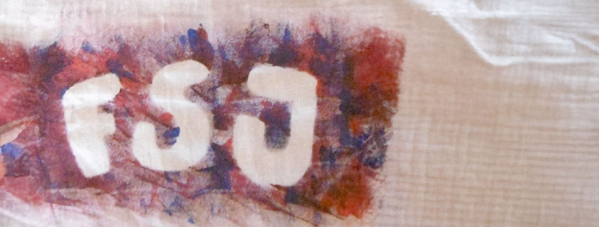 FSJ - Buchstaben mit Farben auf einen Jutestoff gemalt