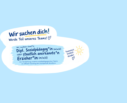 Stellenanzeige Sozialpädagog*in auf blauem Untergrund